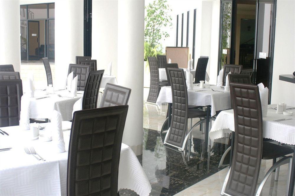 The Manor Hotel Kigali Exteriör bild
