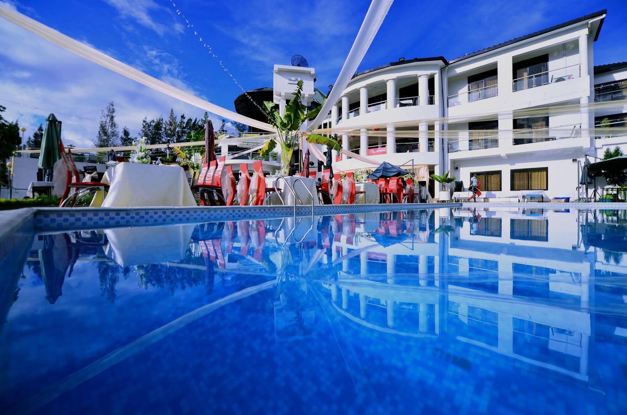 The Manor Hotel Kigali Exteriör bild